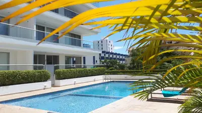 a swimming pool on top of a building at Santa Marta Apartamento en Bello Horizonte in Santa Marta