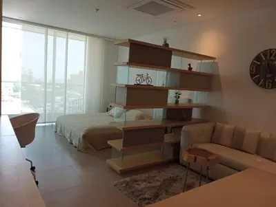 a living room with a bed and a couch at Linda suite in Barranquilla