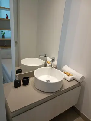 a bathroom with a sink and a mirror at Linda suite in Barranquilla