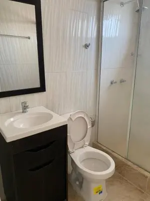 a bathroom with a toilet and a sink and a shower at Apartamento en el Laguito - Cartagena cerca al mar in Cartagena de Indias