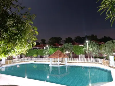 a swimming pool at night in a resort at Cabaña en coveñas in Coveñas