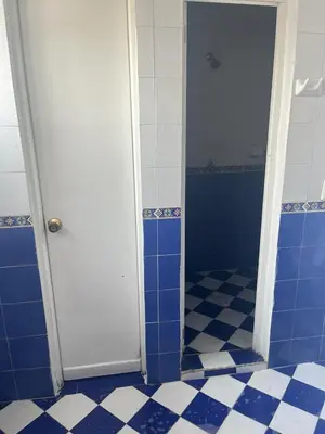 a bathroom with a blue and white tiled floor at Lindo Apartamento cerca al mar in Cartagena de Indias