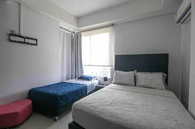 a bedroom with two beds and a window at Apartamento Bocagrande Vista al Mar Piso 21 in Cartagena de Indias