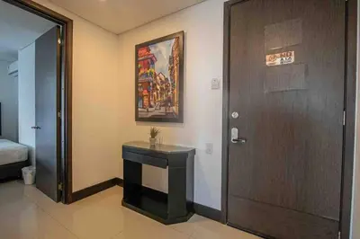 a room with a door and a table next to a door at Apartamento Bocagrande Vista al Mar Piso 21 in Cartagena de Indias