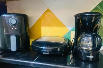 a blender and a toaster sitting on a counter at Hostal Cartagonova - Habitaciones privadas y amplias cerca a zonas turísticas in Cartagena de Indias