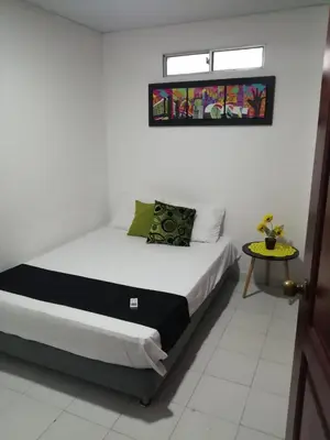 a bedroom with a bed and a small table at Acogedor apartamento en Cartagena in Cartagena de Indias