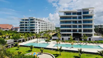 an aerial view of a resort with a swimming pool at !Condominio de Lujo! Playa + Piscinas + Natural in Cartagena de Indias