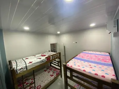 a bedroom with two bunk beds in a room at APARTAMENTOS AMOBLADOS in Santa Marta
