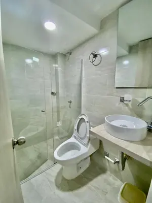 a bathroom with a toilet and a sink and a shower at Apartasol Amoblado Primer Piso Coveñas in Coveñas