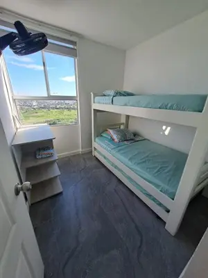 a room with two bunk beds and a window at Hermoso apartamento para tu disfrute y bienestar in Cartagena de Indias
