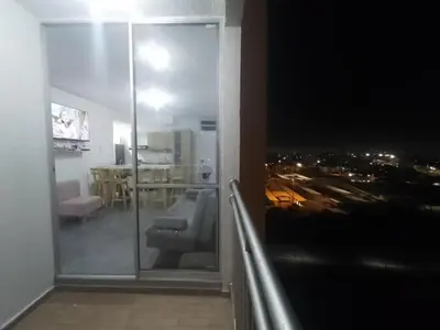 a living room with a view of a city at night at Hermoso apartamento para tu disfrute y bienestar in Cartagena de Indias