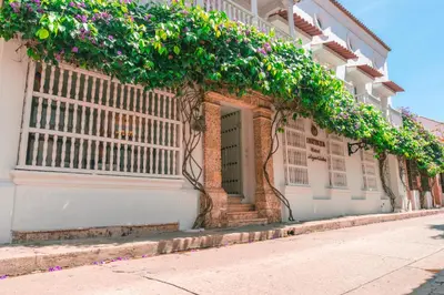 a building with flowers on the side of it at Hotel Kartaxa in Cartagena de Indias