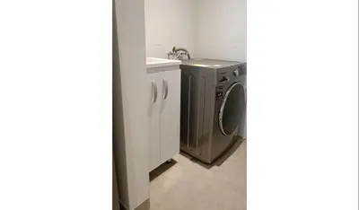 a bathroom with a washing machine and a sink at Apartaestudio Amoblado - Distrito90 in Barranquilla