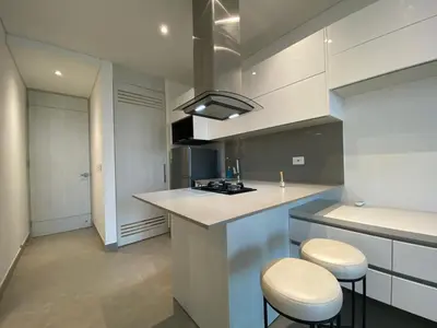 a kitchen with a counter and two stools in it at Apartaestudio Amoblado - Distrito90 in Barranquilla