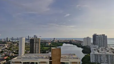 a view of a city with a river and buildings at Apartamento Cartagena 180, vista espectacular in Cartagena de Indias