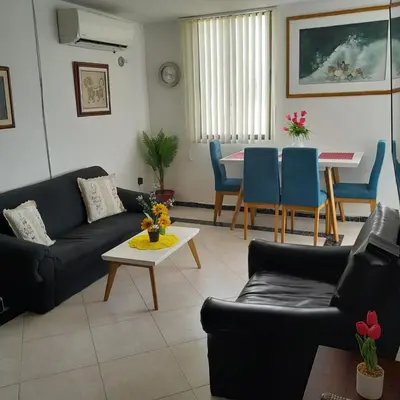 a living room with a couch and a table at Acogedor Apartamento Cartagena in Cartagena de Indias