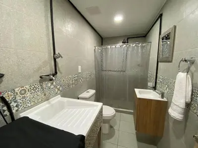 a bathroom with a tub and a toilet and a sink at Apartamento frente al mar en Cartagena in Cartagena de Indias