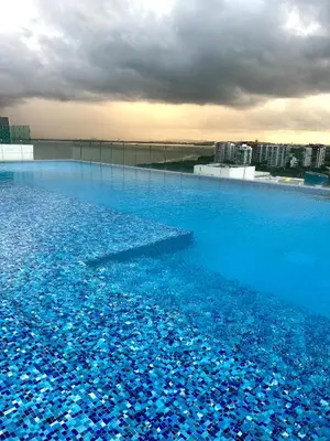 a large pool of blue water with a city in the background at Hermoso apartamento con vista al mar y salida directa a la playa in Cartagena de Indias