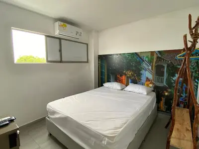 a bedroom with a white bed and a window at Hermoso Aparta Estudio pequeño in Cartagena de Indias