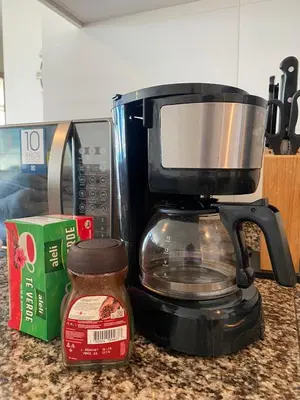 a coffee maker sitting on a counter next to a coffee pot at Cartagena 3 habitaciones 9 personas cerca a la playa Wifi y Parqueadero in Cartagena de Indias
