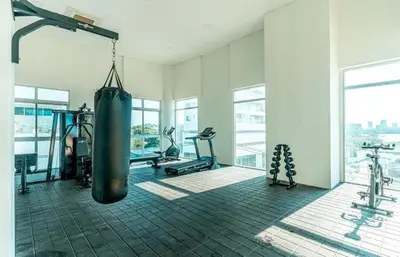 a gym with a punching bag hanging in a room at Cartagena 3 habitaciones 9 personas cerca a la playa Wifi y Parqueadero in Cartagena de Indias