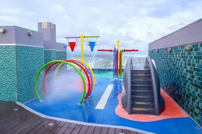 a pool on a cruise ship with a water slide at Cerca al Hotel Americas Ctgna Spiaggia Morros Piscina playa in Cartagena de Indias