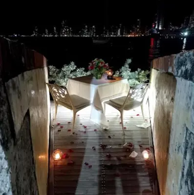 a table and two chairs on a patio at night at Cartagena Apartamento en Manga de 2 Habitaciones in Cartagena de Indias