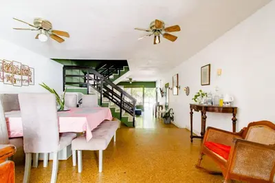a dining room with a table and chairs at Casa Verde El Golf in Barranquilla