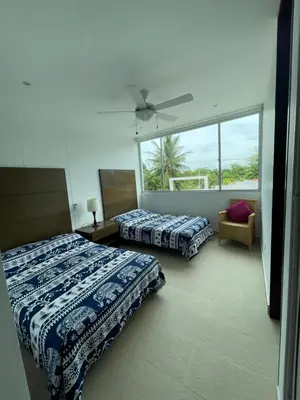 a bedroom with two beds and a window at Acogedor apartamento con vista al mar en coveñas in Coveñas