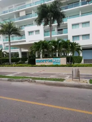an empty street in front of a large building at APARTAMENTO MORROS922 LA BOQUILLA con acceso directo a la Playa in Cartagena de Indias