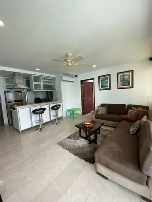 a living room with a couch and a kitchen at APARTAMENTO MORROS922 LA BOQUILLA con acceso directo a la Playa in Cartagena de Indias