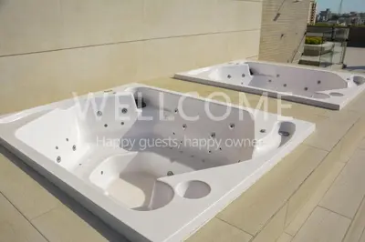 a jacuzzi tub in a bathroom at Loft Distrito 90 in Barranquilla