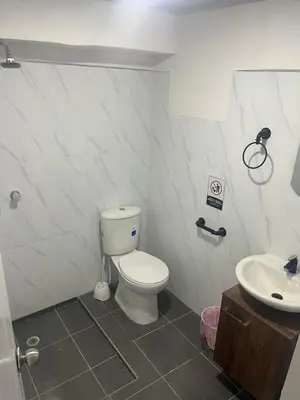 a bathroom with a toilet and a sink at Hospedaje Casa Pachi en Cartagena de Indias in Cartagena de Indias