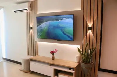 a living room with a flat screen tv on a wall at Atlantis Suites BAQ -Apartamento Moderno-2-BD in Barranquilla