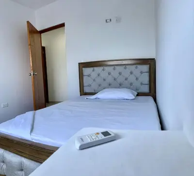 a remote control sitting on top of a bed at Apartamento 403 in Cartagena de Indias