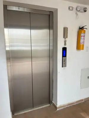 a metal elevator in a room with a fire extinguisher at Coveñas Apartamento vacacional caribe campestre 9-502 in Coveñas