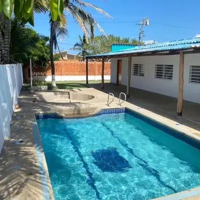 Cabaña con piscina y Cerca al mar VILLA CONEJO