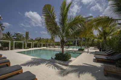 a swimming pool with a palm tree and lounge chairs at Wynwood Morros Eco in Cartagena in Cartagena de Indias