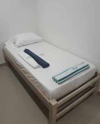 a mattress with a remote control on top of it at Hermoso apartamento con piscina frente al mar - Primera Ensenada in Coveñas