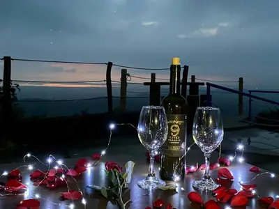 a table with two wine glasses and a bottle of wine at Ecohotel La Reserva in Piojó