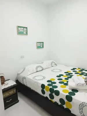 a bedroom with a bed with polka dot sheets at Apartamento con ubicación estratégica in Cartagena de Indias