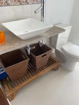 a bathroom with a sink and a toilet at Apartamento con espectacular vista al oceano in Cartagena de Indias