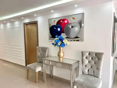 a room with a table and two chairs and a vase with balloons at Costa atlantico in Barranquilla