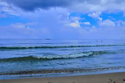 a view of the ocean from the beach at Hermoso Apartamento Frente al Mar 2 Habitaciones C13B in Coveñitas
