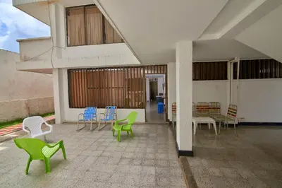 a patio with green and blue chairs and tables at Hermoso Apartamento Frente al Mar 2 Habitaciones C13B in Coveñitas