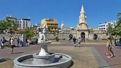 a fountain in the middle of a city with a clock tower at 4CR-1M CASA DE 4 HABITACIONES EN EL CENTRO HISTORICO, GETSEMANI in Cartagena de Indias