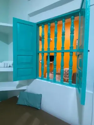 a blue cabinet with a cushion in a room at 4CR-1M CASA DE 4 HABITACIONES EN EL CENTRO HISTORICO, GETSEMANI in Cartagena de Indias