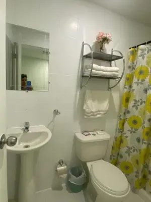 a bathroom with a toilet and a sink and a mirror at 4CR-1M CASA DE 4 HABITACIONES EN EL CENTRO HISTORICO, GETSEMANI in Cartagena de Indias