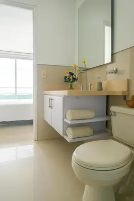 a bathroom with a white toilet and a sink at Comodo Apartamento en morros epic! in Cartagena de Indias