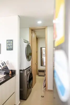 a kitchen with a washer and dryer in a room at Apartamento Moderno y lujoso con vista al mar Piso 1903 - cerca a ciudad amurallada in Cartagena de Indias